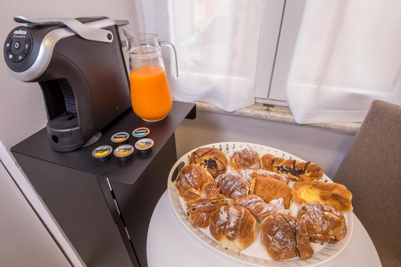 Azzurra Rooms Rzym Zewnętrze zdjęcie